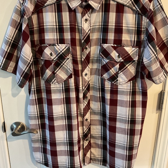 Rock and Republic Short Sleeve Button Down Shirt - XXL - Red Black and White - Picture 4 of 6
